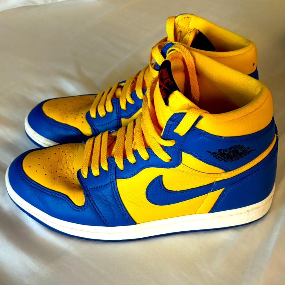 Air Jordan 1 Retro High Og Sneaker in Varsity Maize & Game Royal Sail